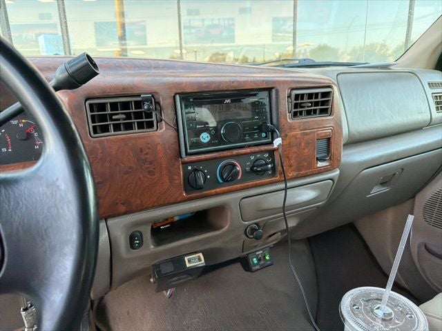 2004 Ford F-550SD Lariat DRW