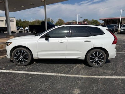 2024 Volvo XC60 B5 Plus Dark Theme