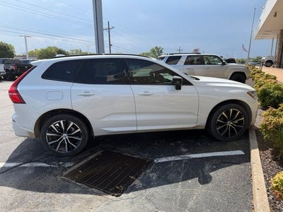 2024 Volvo XC60 B5 Plus Dark Theme