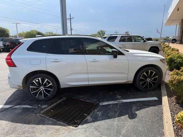 2024 Volvo XC60 B5 Plus Dark Theme